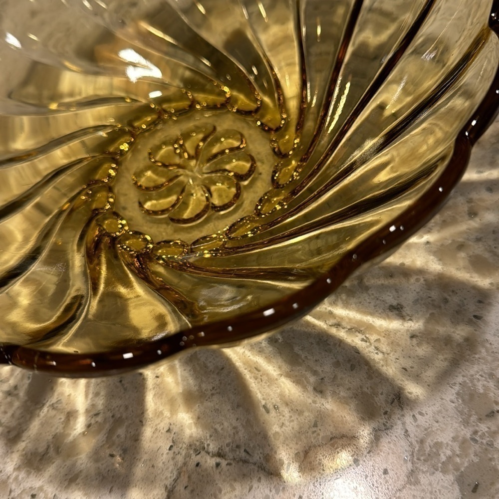 VINTAGE 70’s~HAZEL ATLAS AMBER GLASS~SERVING SALAD BOWL~CAPRI SWIRL PATTERN~G22 - Picture 7 of 9